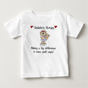 Porter T-shirts et cadeaux des infirmières pédiatr