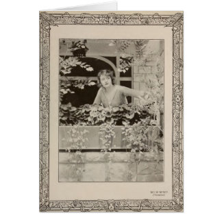 Portrait de Billie Burke 1919 avec des fleurs sile