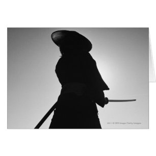 Portrait d'un guerrier samouraï tenant une épée