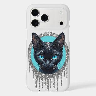 Portrait gothique argenté aux yeux bleus de chat n