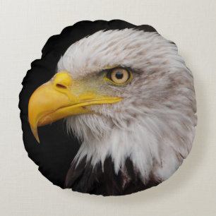 Portrait of eagle round pillow
