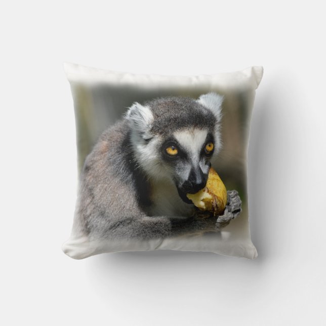 Portrait ring-tailed lemur eating a banana throw pillow (Front)