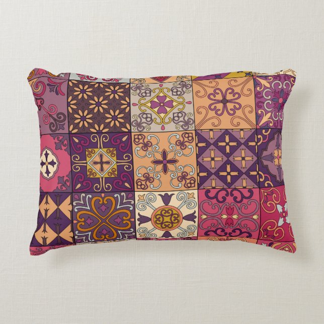Portuguese tiles: talavera style pattern. accent pillow (Front)