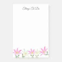Amaryllis rose et blanc sur des choses blanches à