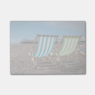 Post-it® Chaises de plate-forme regardant la mer