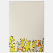 Chats de sort de regarder d'orange
