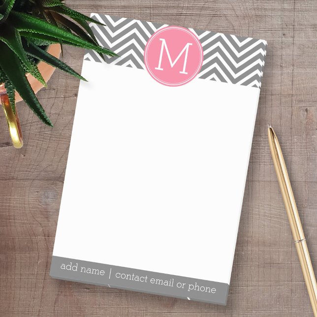 Post-it® Chevrons gris et rose avec Monogramme personnalisé (Custom Post-it Note Pads - Add your name and other text)