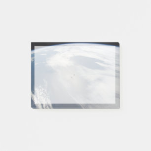 Post-it® Des Petits Satellites Orbitent Au-Dessus D'Une Par