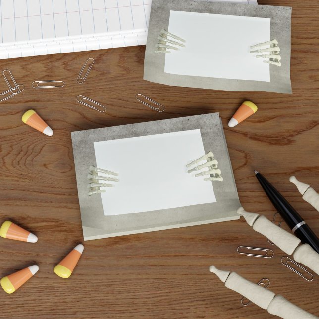 Post-it® Halloween Skeleton mains Publier des notes (spooky hands hold a blank sign - what would your write on it? Perfect post its for the spooky season)