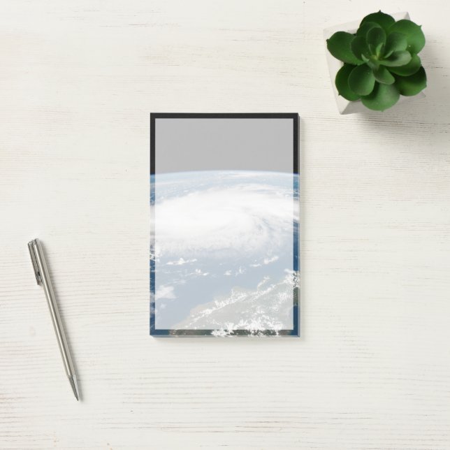 Post-it® L'Ouragan Dorian Au-Dessus De L'Océan Atlantique. (Bureau)