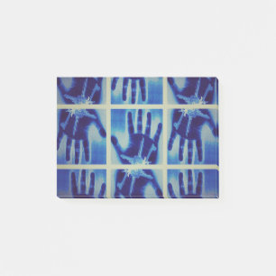 Post-it® main bleue effrayante