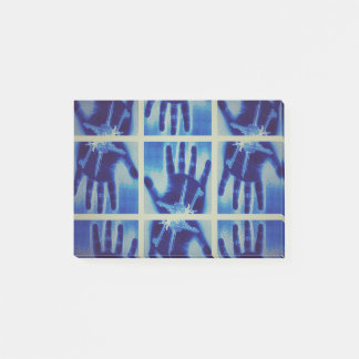 Post-it® main bleue effrayante