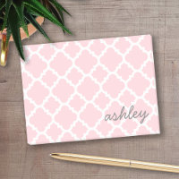 Motif Quatrefoil rose avec Nom de script gris