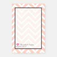 Moustache et lèvres sur Peach Chevron Mariage