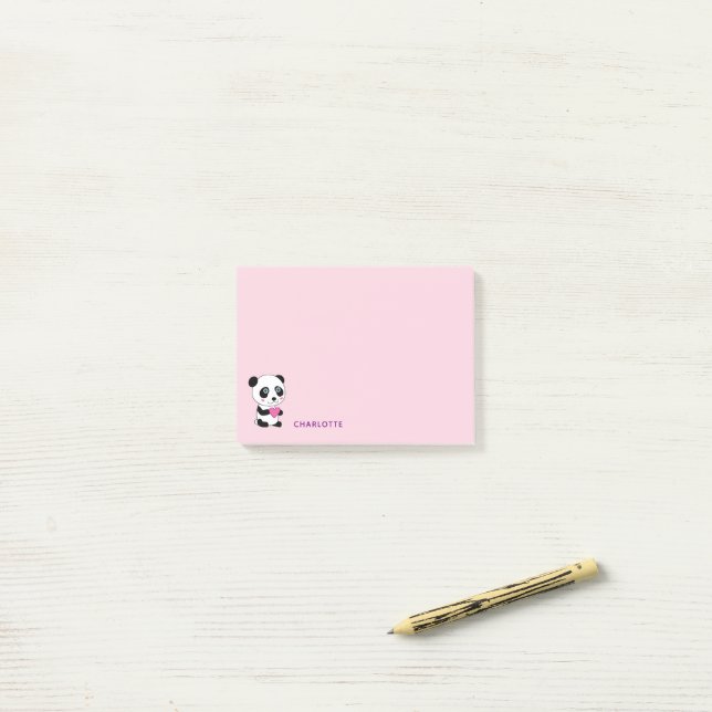 Post-it® Panda mignonne avec un coeur rose Nom personnalisé (Sur un bureau)