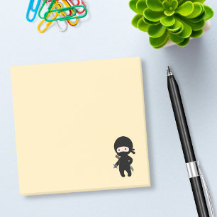 Post-it® Tiny Ninja tenant l'étoile à projeter sur Jaune