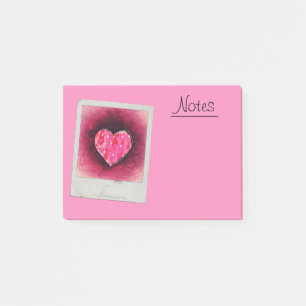Post-it® Une mignonne main tiré coeur rose sur une texture