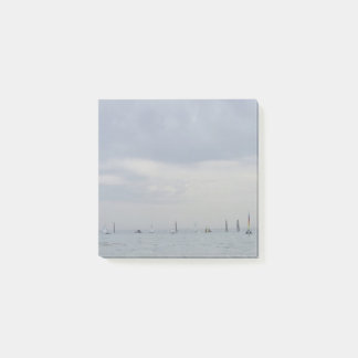 Post-it® Yacht race boats in a line