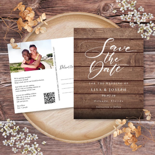 Postale Code QR de photo de bois rustique pour carte "Save (Rustic Wood Photo QR Code Save the Date Postcard)