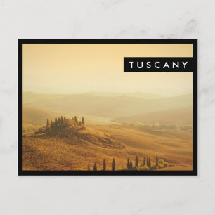 Postale Lever de soleil sur un paysage en Toscane carte po