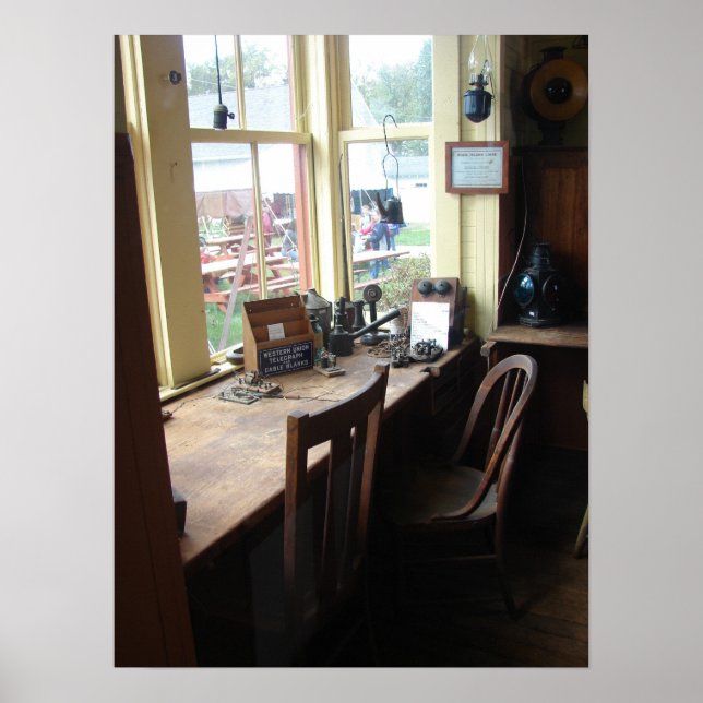 Poster À l'intérieur du dépôt ferroviaire (Devant)