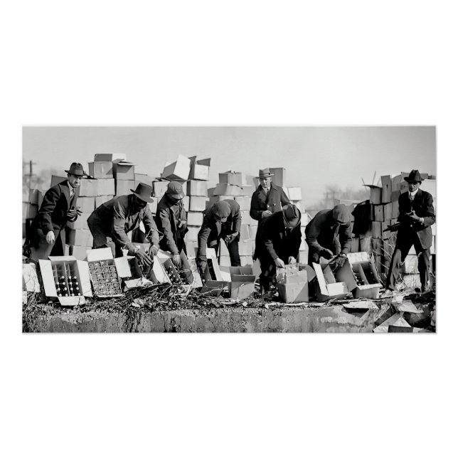 Poster Agents d'interdiction détruisant l'alcool illégal  (Devant)