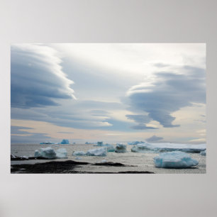 Poster Antarctique. Brown Bluff. Nuages lenticulaires