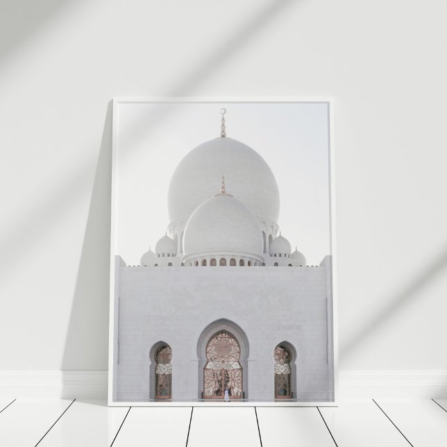Poster Architecte islamique de la mosquée blanche (White Mosque Islamic Architect Poster in white frame against white wall.)