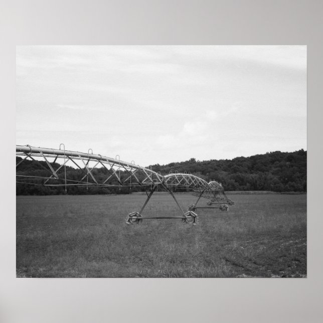 Poster Arroseur d'irrigation de ferme noir et blanc 16x20 (Devant)