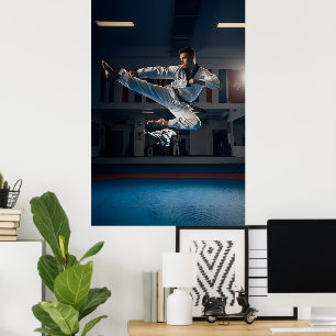 Poster Athlète de Taekwondo exécutant un coup de pied lat