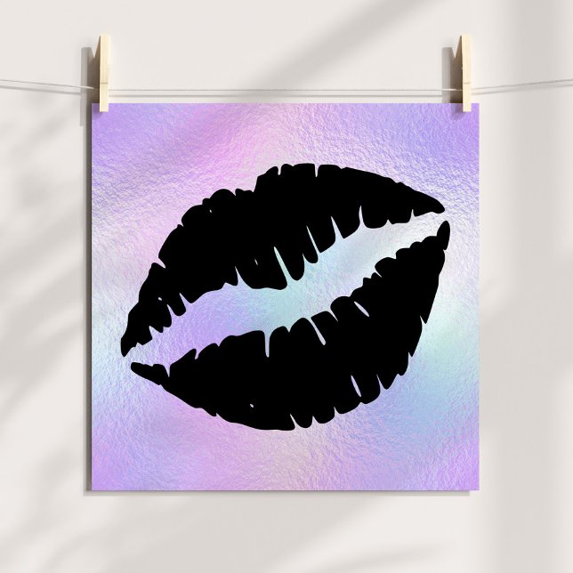 Poster Baiser noir en bâton à lèvres sur Pastel Iridescen (Black Lipstick Kiss on Pastel Iridescent Foil Poster)