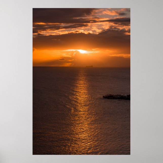 Poster Bateau À Réservoir Au Coucher Du Soleil Dans L'Océ (Devant)