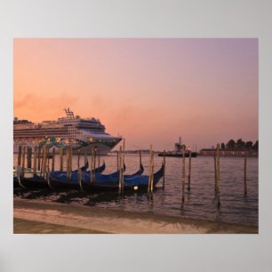 Poster Bateau de croisière et gondoles près du Grand Cana