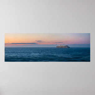 Poster Bateau de croisière sous un coucher du soleil