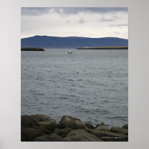 Poster Bateau de pêche quittant le port, Reykjavik,