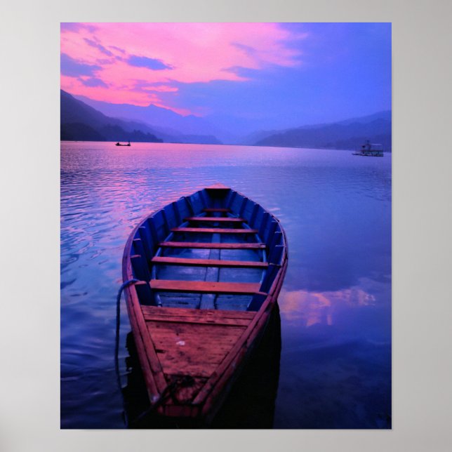 Poster Bateau sur le lac Tranquil au coucher du soleil (Devant)