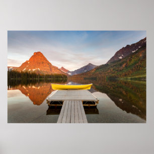 Poster Bateaux par un matin calme sur le lac Two Medicine