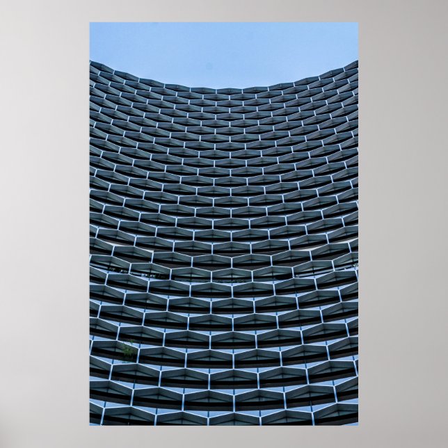 Poster Bâtiment gris sous ciel bleu clair (Devant)