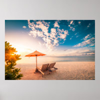 Beau coucher de soleil sur la plage des Maldives