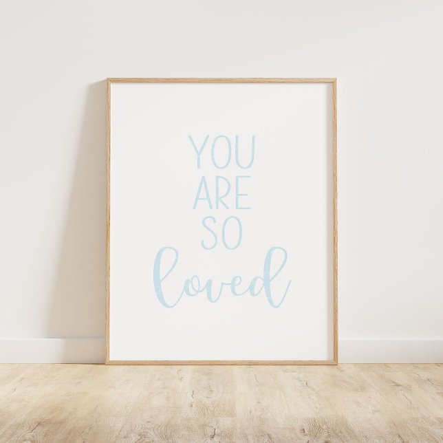Poster Bébé Bleu Vous Êtes Si Aimé (You Are So Loved typography quote print in light pale baby blue.)