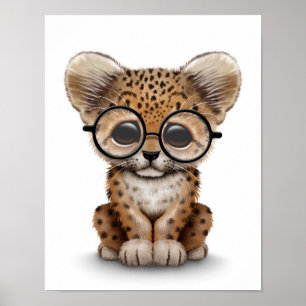 Poster Bébé mignon Leopard Cub portant des lunettes sur b