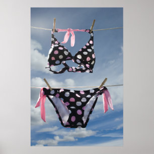Poster Bikini accrochant sur une corde à  linge