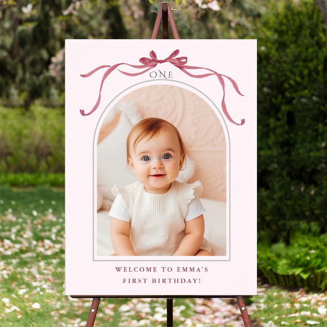 Poster Blush Pink Red Bow 1st Birthday Photo Welcome (Créateur téléchargé)