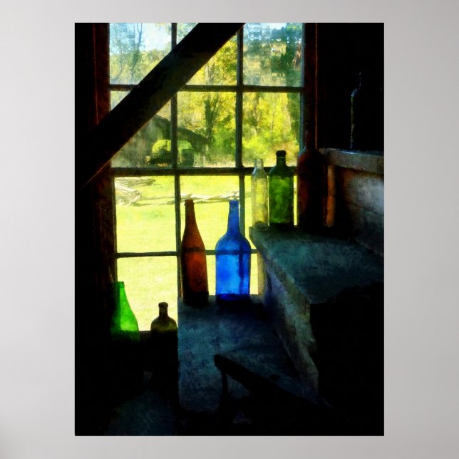 Poster Bouteilles colorées sur les marches (Devant)