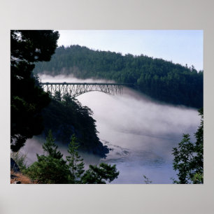 Poster Brouillard dérivant sous le pont Deception Pass à