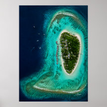 Bungalows sur l'eau du lagon turquoise en vue aéri