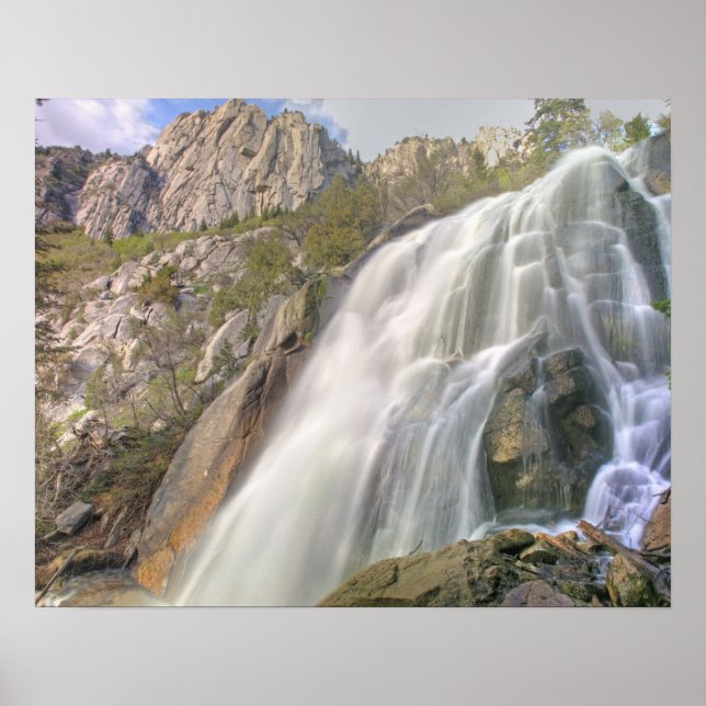 Poster Cascade du canyon de Bells, nature sauvage du pic  (Devant)
