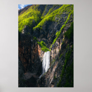 Poster Cascade majestueuse Boka au printemps glorieuse