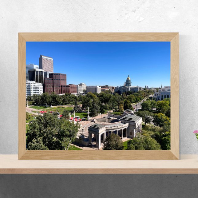 Poster Centre-ville de Denver avec le Capitole (A poster of downtown Denver, Colorado featuring the Capitol Building and Civic Center park.)