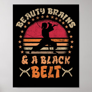 Poster Cerveaux De Beauté Et Une Fille Karaté De Ceinture
